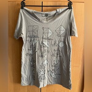 Doe Short Sleeve T-Shirt Women's Size Large M Origami Design